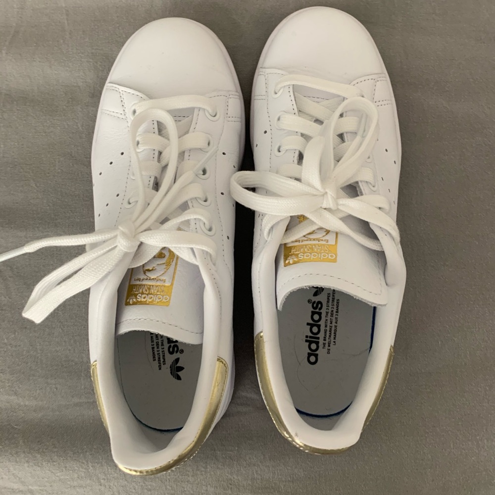 Women’s Adidas Sam Smith size 6